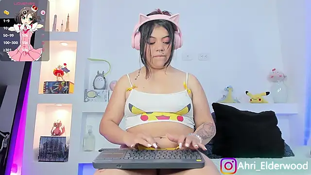 Snapshot of Ahri_Elderwood chatting on 12/23/24, 06:44 Ahri Elderwood online show from 12/23/24, 06:44