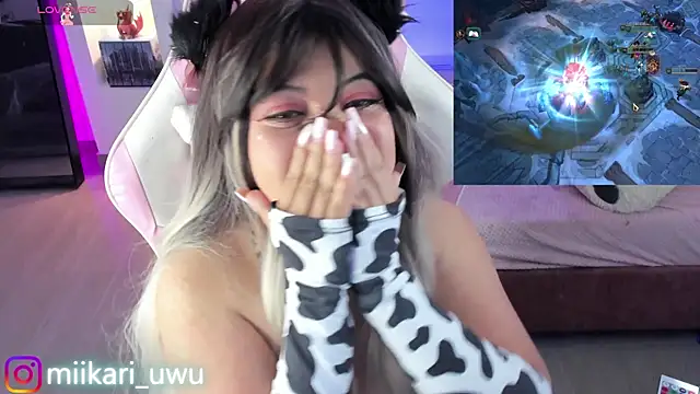 Snapshot of Ahri_Elderwood chatting on 01/24/25, 09:39 Ahri Elderwood online show from 01/24/25, 09:39