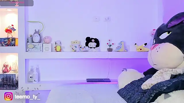 Snapshot of Ahri_Elderwood chatting on 02/13/25, 04:43 Ahri Elderwood online show from 02/13/25, 04:43