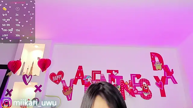 Snapshot of Ahri_Elderwood chatting on 02/15/25, 07:49 Ahri Elderwood online show from 02/15/25, 07:49