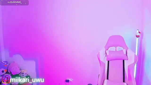 Snapshot of Ahri_Elderwood chatting on 10/04/25, 03:37 Ahri Elderwood online show from 10/04/25, 03:37