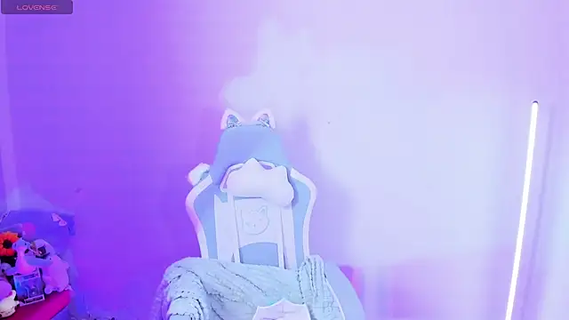 Snapshot of Ahri_Elderwood chatting on 04/17/26, 03:09 Ahri Elderwood online show from 04/17/26, 03:09