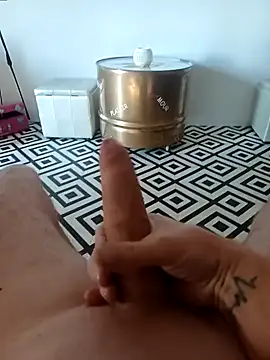 Snapshot of killminou chatting on 02/02/25, 12:13 killminou online show from 02/02/25, 12:13