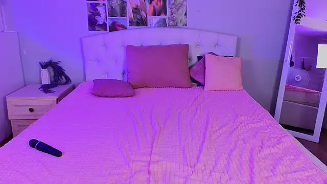 Snapshot of JessicaCartier chatting on 02/14/25, 07:28 JessicaCartier online show from 02/14/25, 07:28