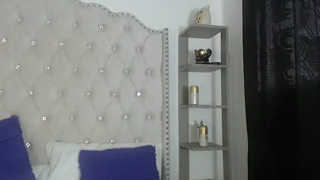 Snapshot of Abril_Squirt chatting on 06/13/26, 07:56 Abril Squirt online show from 06/13/26, 07:56