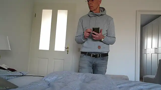 maxmueller321 online show from 03/30/26, 08:26