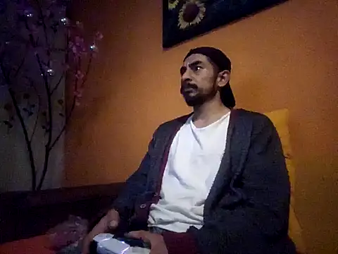 Snapshot of Angel_Coronel chatting on 12/12/24, 01:43 Angel Coronel online show from 12/12/24, 01:43