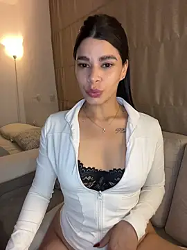 Snapshot of DaryRos chatting on 03/06/26, 11:23 DaryRos online show from 03/06/26, 11:23