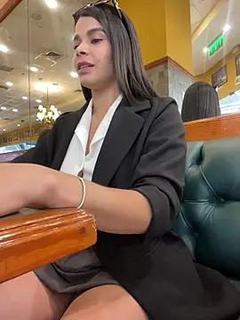 Snapshot of DaryRos chatting on 03/31/26, 08:09 DaryRos online show from 03/31/26, 08:09