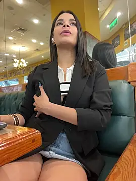 Snapshot of DaryRos chatting on 04/08/26, 08:09 DaryRos online show from 04/08/26, 08:09