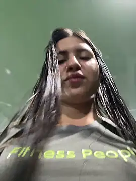 Snapshot of VAL_PRINCESS chatting on 12/18/24, 12:10 VAL PRINCESS online show from 12/18/24, 12:10