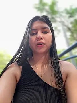 Snapshot of VAL_PRINCESS chatting on 12/20/24, 08:45 VAL PRINCESS online show from 12/20/24, 08:45