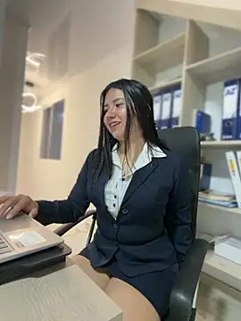 Snapshot of VAL_PRINCESS chatting on 11/05/25, 12:10 VAL PRINCESS online show from 11/05/25, 12:10