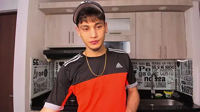 Snapshot of guy_master chatting on 12/30/24, 07:04 guy master online show from 12/30/24, 07:04