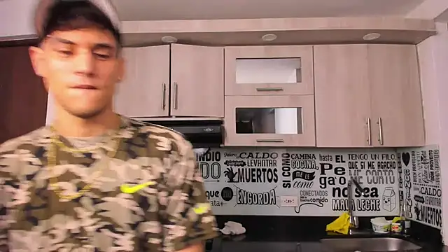 Snapshot of guy_master chatting on 01/13/25, 11:19 guy master online show from 01/13/25, 11:19