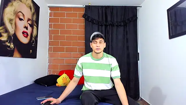 Snapshot of guy_master chatting on 01/22/25, 01:10 guy master online show from 01/22/25, 01:10