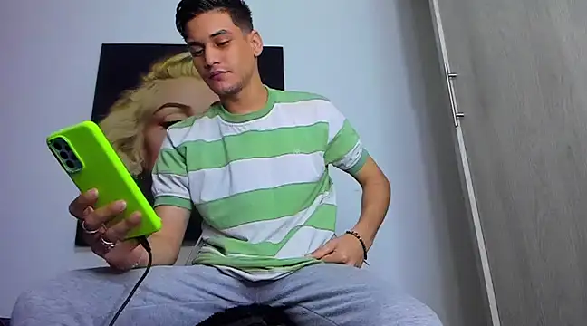 Snapshot of guy_master chatting on 03/18/25, 08:58 guy master online show from 03/18/25, 08:58