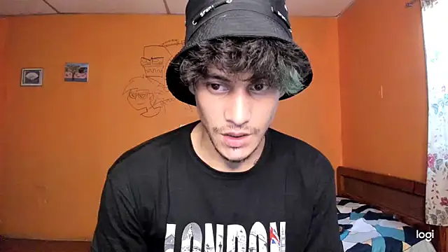 Snapshot of guy_master chatting on 10/16/25, 07:48 guy master online show from 10/16/25, 07:48