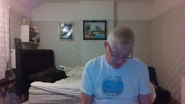 Snapshot of shaun63m chatting on 09/27/25, 01:21 shaun63m online show from 09/27/25, 01:21