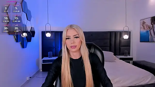 HannaConnor  online show from 05/04/26, 08:38