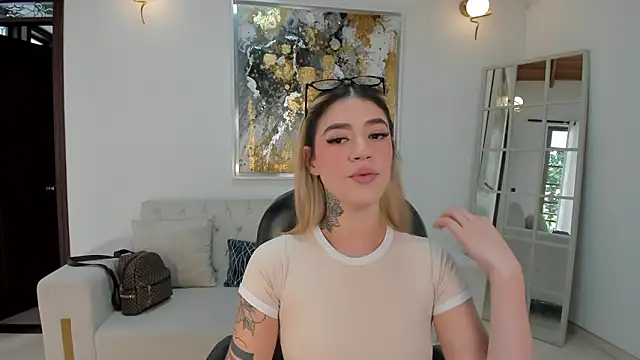 ViolettHansson online show from 02/10/26, 06:45