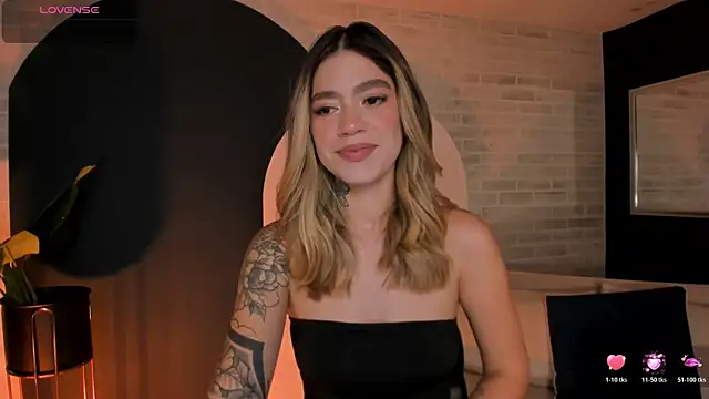 ViolettHansson online show from 04/10/26, 09:58