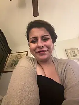 Snapshot of holyeroticss chatting on 12/19/24, 06:12 holyeroticss online show from 12/19/24, 06:12