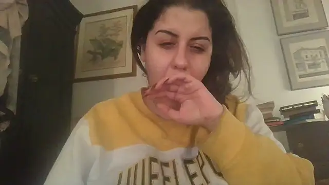 Snapshot of holyeroticss chatting on 02/15/25, 09:27 holyeroticss online show from 02/15/25, 09:27