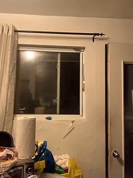 Snapshot of holyeroticss chatting on 11/17/25, 02:06 holyeroticss online show from 11/17/25, 02:06