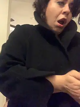 Snapshot of holyeroticss chatting on 12/01/25, 08:52 holyeroticss online show from 12/01/25, 08:52