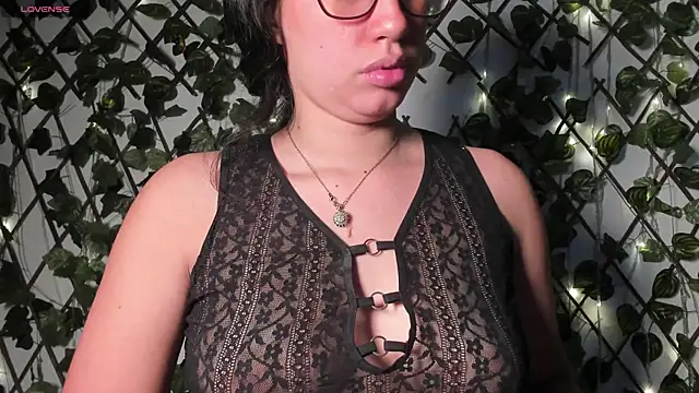 CoralineSanchez online show from 11/28/25, 07:16