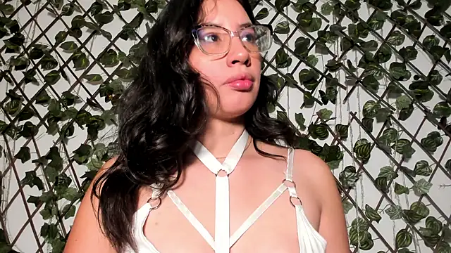 Snapshot of CoralineSanchez chatting on 03/27/26, 07:24 CoralineSanchez online show from 03/27/26, 07:24