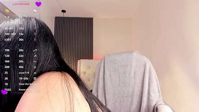 aliscollins  online show from 10/10/25, 01:48