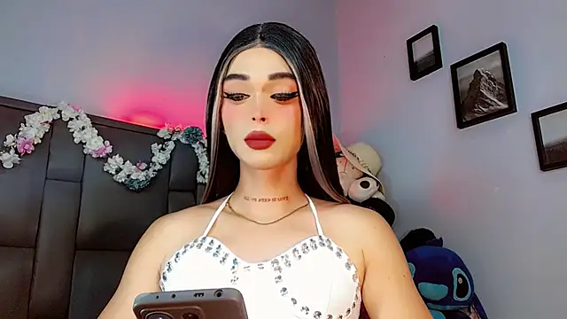 Snapshot of Marian_LV chatting on 09/25/25, 07:01 Marian LV online show from 09/25/25, 07:01