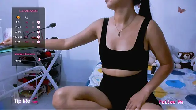 Alyson0001 online show from 11/18/25, 12:16