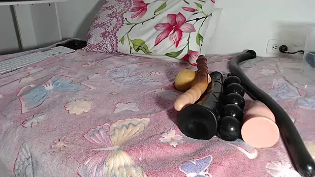 Snapshot of ruby07 chatting on 11/28/25, 08:00 ruby07 online show from 11/28/25, 08:00