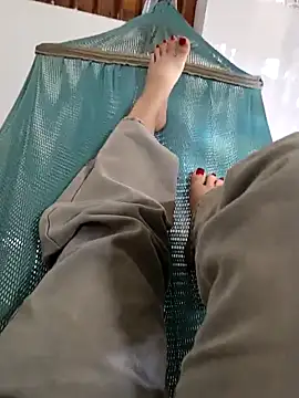 M yiyi online show from 12/16/25, 07:24