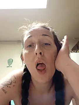Snapshot of PhatAss_Kummmilla chatting on 04/28/26, 11:04 PhatAss Kummmilla online show from 04/28/26, 11:04