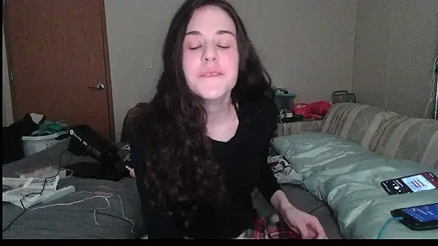 Snapshot of rileyyb_ chatting on 05/08/26, 10:26 rileyyb online show from 05/08/26, 10:26