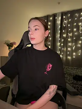 Snapshot of _MayShy_ chatting on 12/17/24, 08:10  MayShy  online show from 12/17/24, 08:10