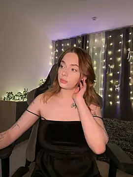 Snapshot of _MayShy_ chatting on 12/19/24, 08:23  MayShy  online show from 12/19/24, 08:23