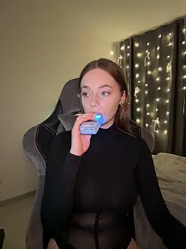 Snapshot of _MayShy_ chatting on 01/06/25, 10:15  MayShy  online show from 01/06/25, 10:15