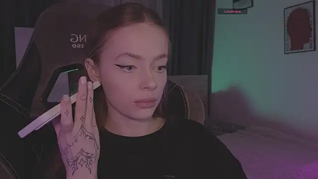 Snapshot of _MayShy_ chatting on 09/20/25, 06:20  MayShy  online show from 09/20/25, 06:20