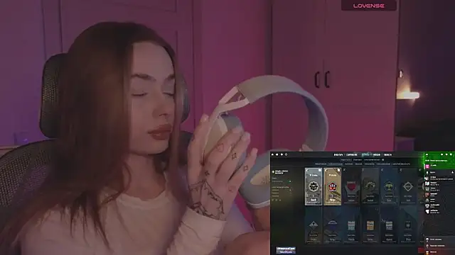 Snapshot of _MayShy_ chatting on 10/20/25, 04:29  MayShy  online show from 10/20/25, 04:29