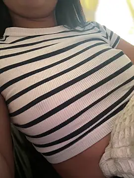 Snapshot of Salome_golvert chatting on 02/05/26, 09:30 Salome golvert online show from 02/05/26, 09:30