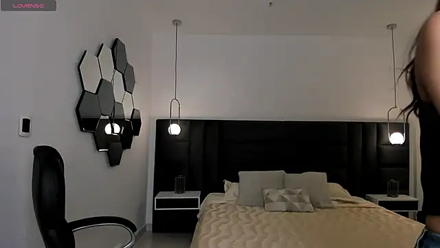 AnaisNin online show from 09/19/25, 04:14