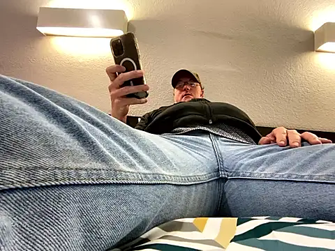 Snapshot of KrixKross chatting on 02/21/26, 01:01 KrixKross online show from 02/21/26, 01:01