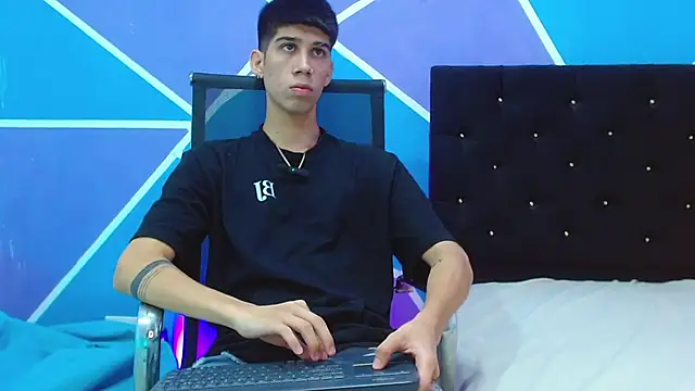 Snapshot of jhony-sex chatting on 02/10/25, 06:42 jhony-sex online show from 02/10/25, 06:42