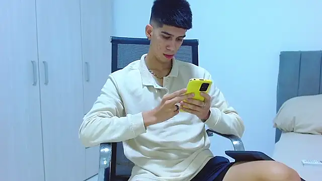 Snapshot of jhony-sex chatting on 10/15/25, 06:13 jhony-sex online show from 10/15/25, 06:13