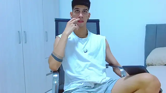 Snapshot of jhony-sex chatting on 10/16/25, 04:57 jhony-sex online show from 10/16/25, 04:57